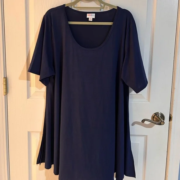 LuLaRoe ‘Perfect T’ in Solid Navy Blue - Picture 1 of 3